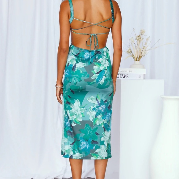 Hello Molly! Green open back midi dress. - Picture 2 of 3